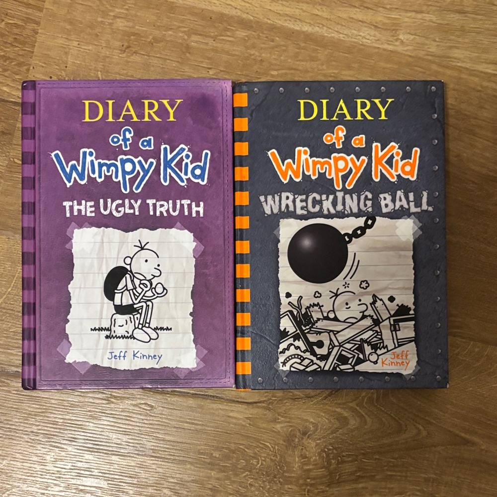 Diary of a Wimpy Kid Book Set - Purple and Gray Covers